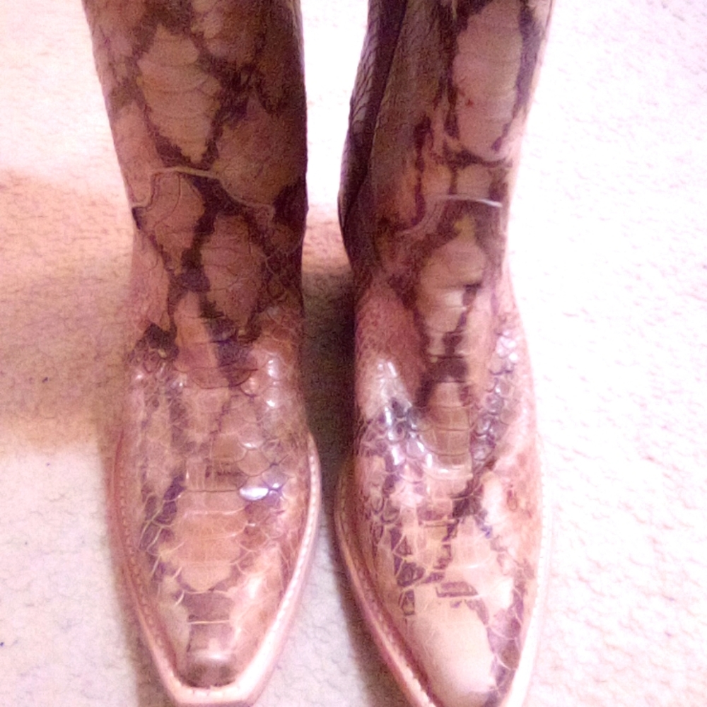 BOOTS